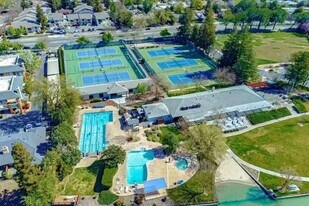 861 Lake Terrace Cir in Davis, CA - Building Photo