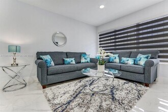 980 W 45th Pl in Hialeah, FL - Building Photo - Building Photo
