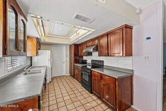 5203 W Laurie Ln in Glendale, AZ - Building Photo - Building Photo