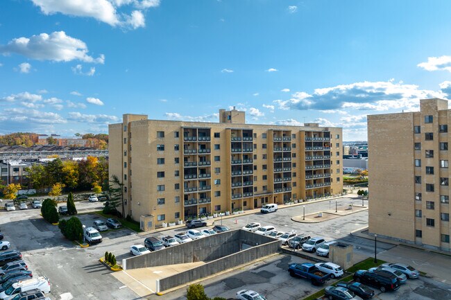 Springville Heights Condominiums in Staten Island, NY - Foto de edificio - Building Photo