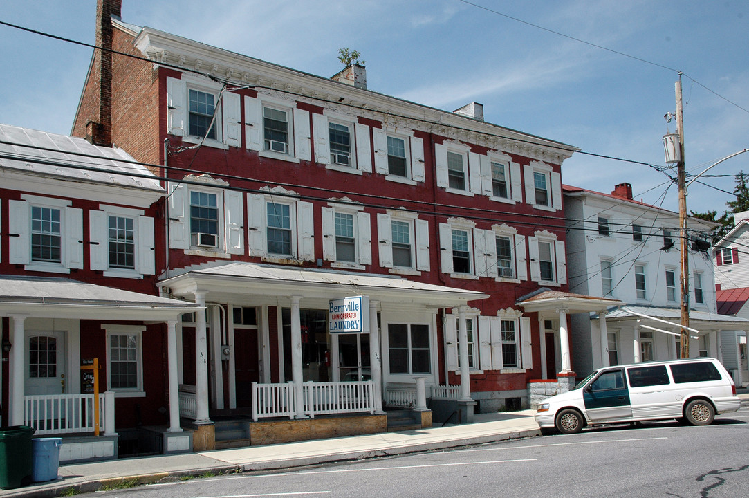 318 N Main St in Bernville, PA - Building Photo