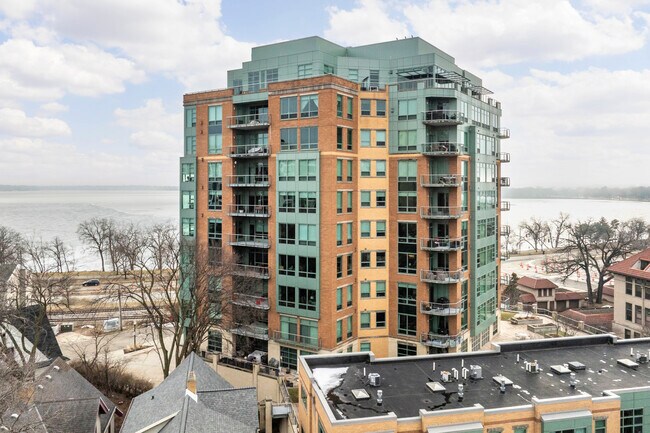 Nolen Shore Condominiums in Madison, WI - Foto de edificio - Building Photo