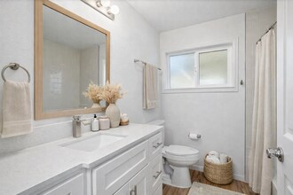 340 College Ave, Unit 340 in Santa Rosa, CA - Foto de edificio - Building Photo