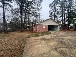 512 Sandbrook Ln in Tuscaloosa, AL - Building Photo - Building Photo