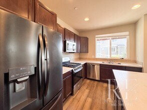 1060 Banyan St in Bremerton, WA - Building Photo - Building Photo