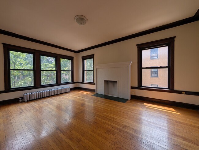 2428 N Sawyer Ave in Chicago, IL - Building Photo - Building Photo
