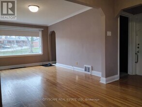 61 Danforth Rd in Toronto, ON - Building Photo - Building Photo