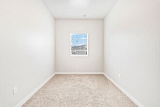 6852 S Birch Creek Ave in Meridian, ID - Building Photo - Building Photo