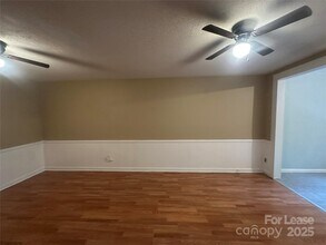 1122 Autumnwood Ln in Charlotte, NC - Building Photo - Building Photo