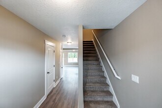 270-272 Gwinn Street E in Monmouth, OR - Building Photo - Building Photo