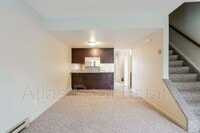 32 Royal Crest Dr photo'