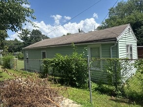 2049 N Gale Ave in Peoria, IL - Foto de edificio - Building Photo