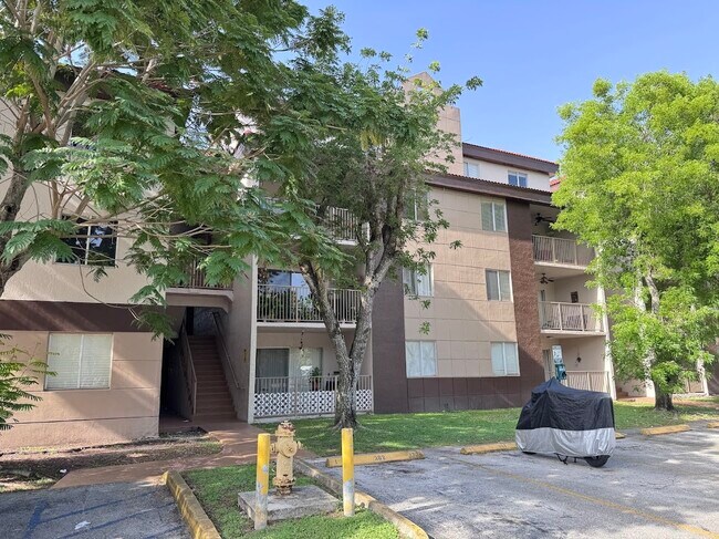 15241 SW 80th St, Unit 207 in Miami, FL - Building Photo - Building Photo