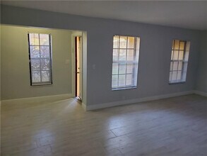 2743 NW 47th Terrace in Lauderdale Lakes, FL - Building Photo - Building Photo