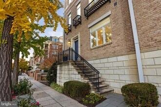 900 Valencia Ct in Baltimore, MD - Building Photo - Building Photo