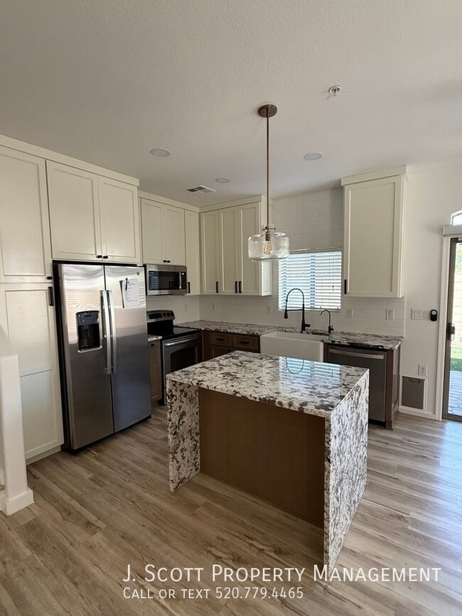 property at 2725 E Mine Creek Rd