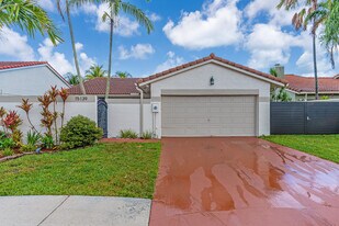 15139 SW 92nd Terrace in Miami, FL - Building Photo
