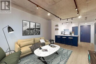 10 Yonge St in Toronto, ON - Building Photo - Building Photo