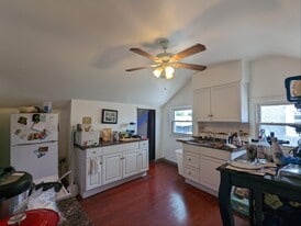 207 Taylor St, Unit Third Floor