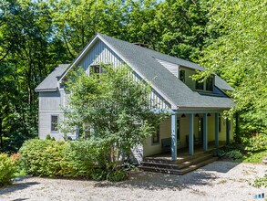 68 Hopkins Rd in Warren, CT - Building Photo - Building Photo