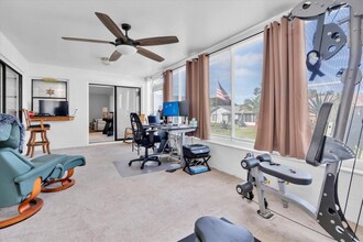 7099 Pond View Ct in Spring Hill, FL - Foto de edificio - Building Photo