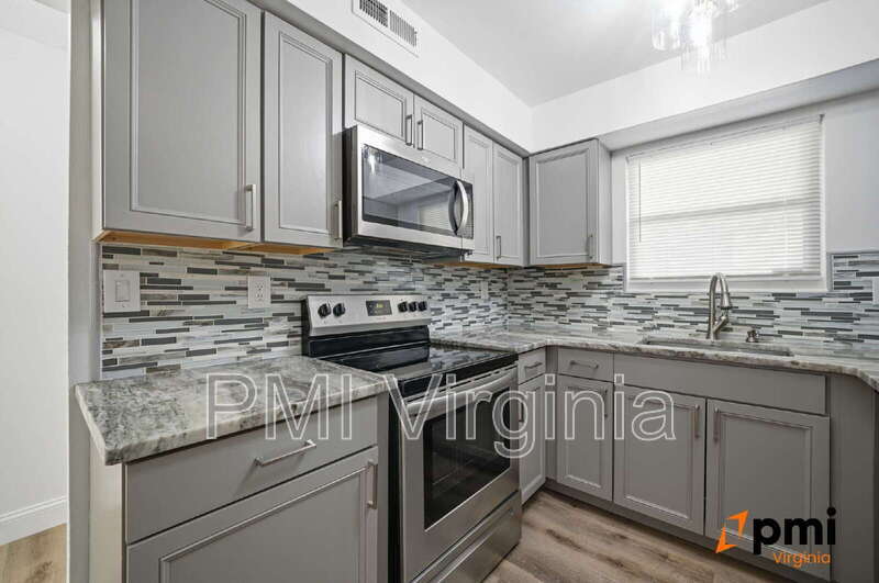 1143 Clear Springs Rd in Virginia Beach, VA - Building Photo