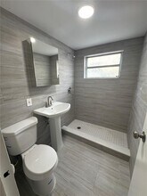 649 SW 7th St in Miami, FL - Foto de edificio - Building Photo