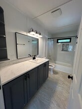 496 Ave A in Eastpoint, FL - Building Photo - Building Photo