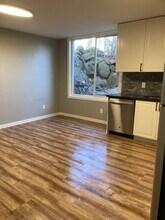 2335 15th Ave S, Unit E in Seattle, WA - Building Photo - Building Photo