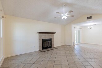 909 Kavanagh Dr in Austin, TX - Building Photo - Building Photo