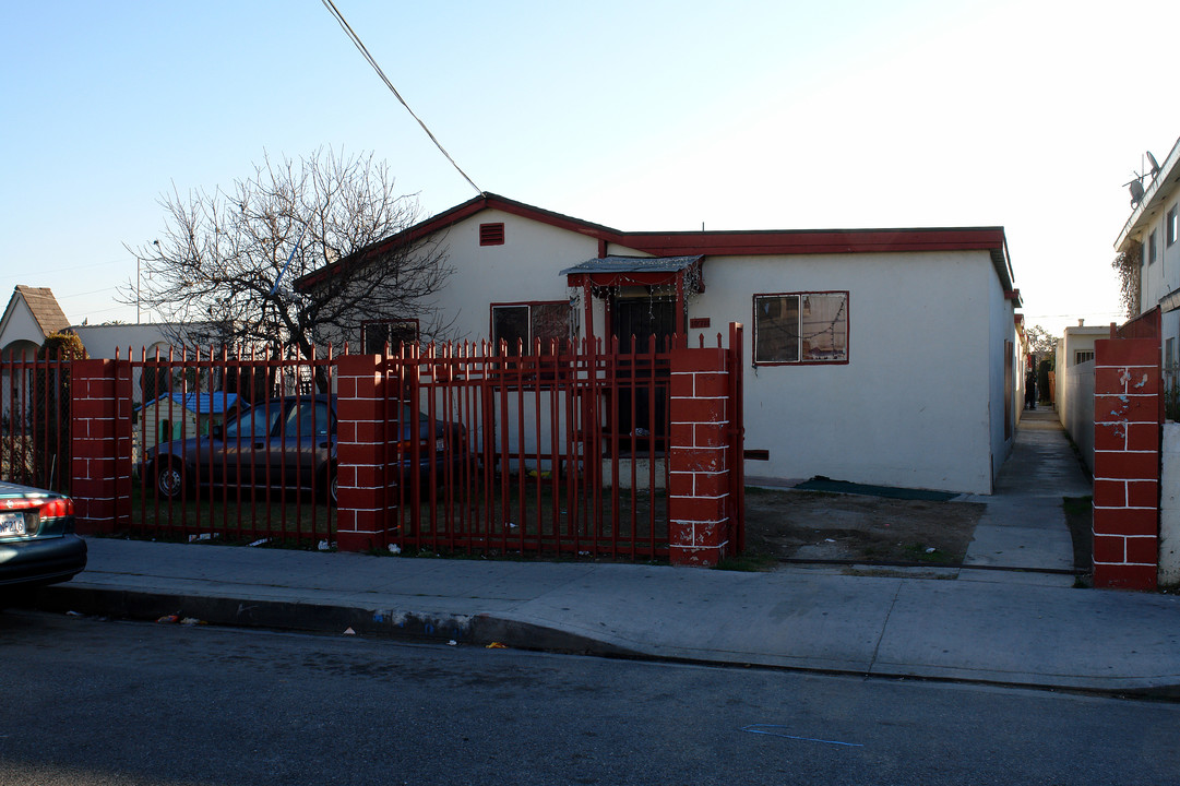 10916 S Inglewood Ave in Inglewood, CA - Building Photo