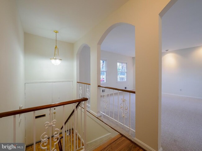 property at 2702 Navarre Dr