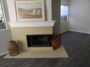 1109 Tivoli Ln in Simi Valley, CA - Foto de edificio - Building Photo