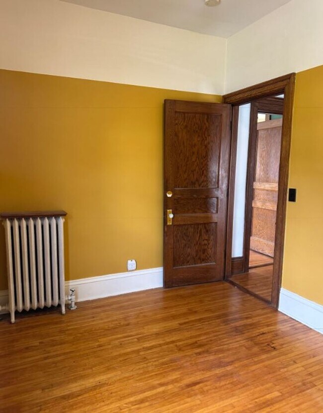 2440-2442 Chicago Ave in Minneapolis, MN - Building Photo - Building Photo
