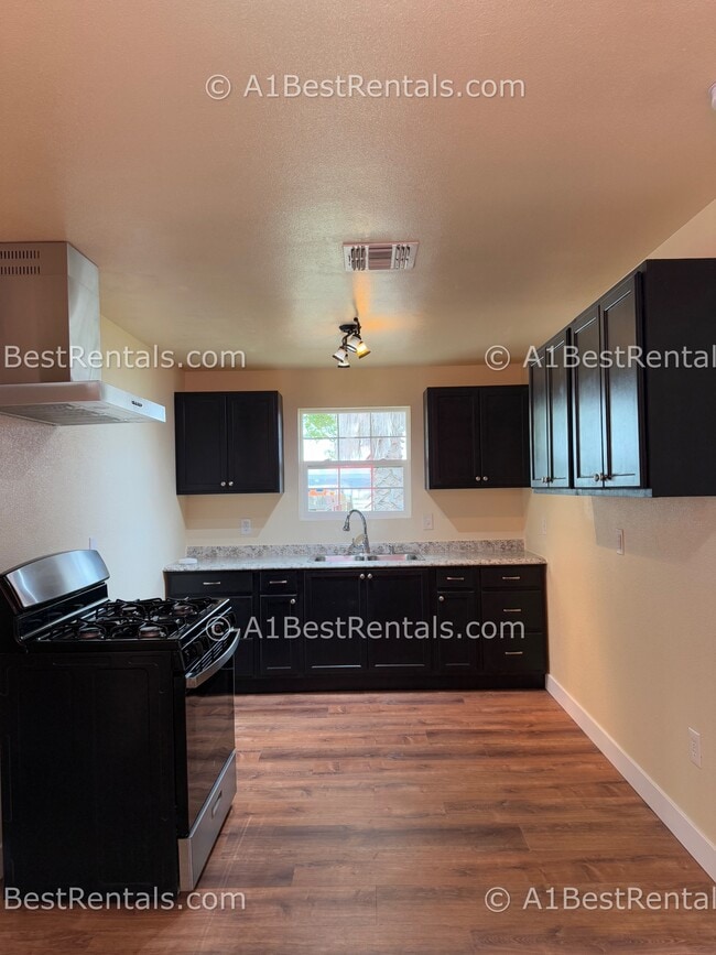 3205 Sierra St in Riverbank, CA - Building Photo - Building Photo