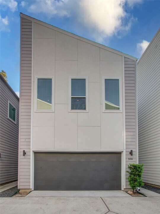 556 Janisch Rd in Houston, TX - Building Photo