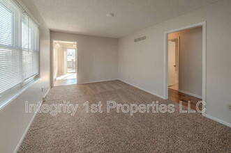 8635 N Hull Ave in Kansas City, MO - Building Photo - Building Photo