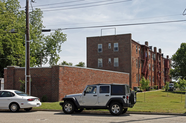 Harbor View Manor in Portsmouth, VA - Building Photo - Building Photo