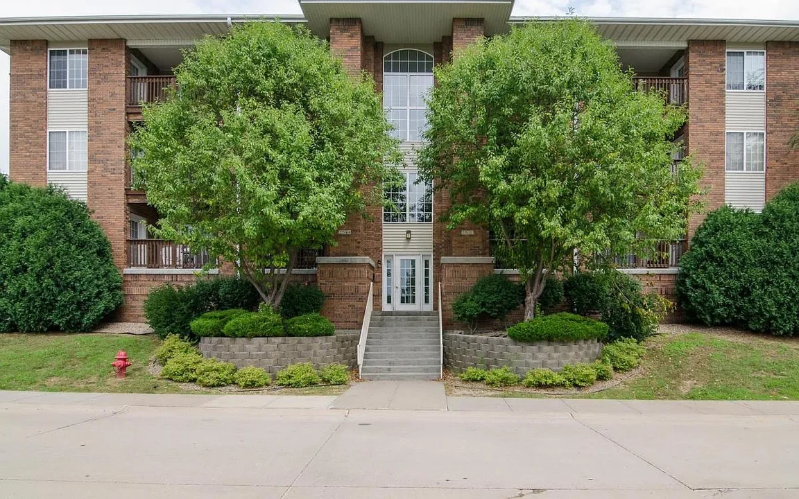 2512 Cascade Ln, Unit 2512 Cascade Lane in Iowa City, IA - Foto de edificio