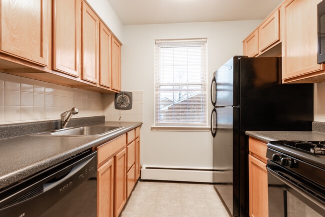 Bradford Arms Apartments in Cedar Grove, NJ - Foto de edificio - Interior Photo