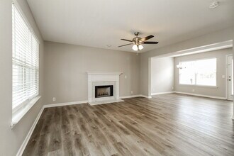 1552 James Gafford Dr in La Vergne, TN - Foto de edificio - Building Photo