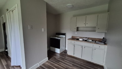 1120 Crocus Dr in Dayton, OH - Building Photo - Building Photo