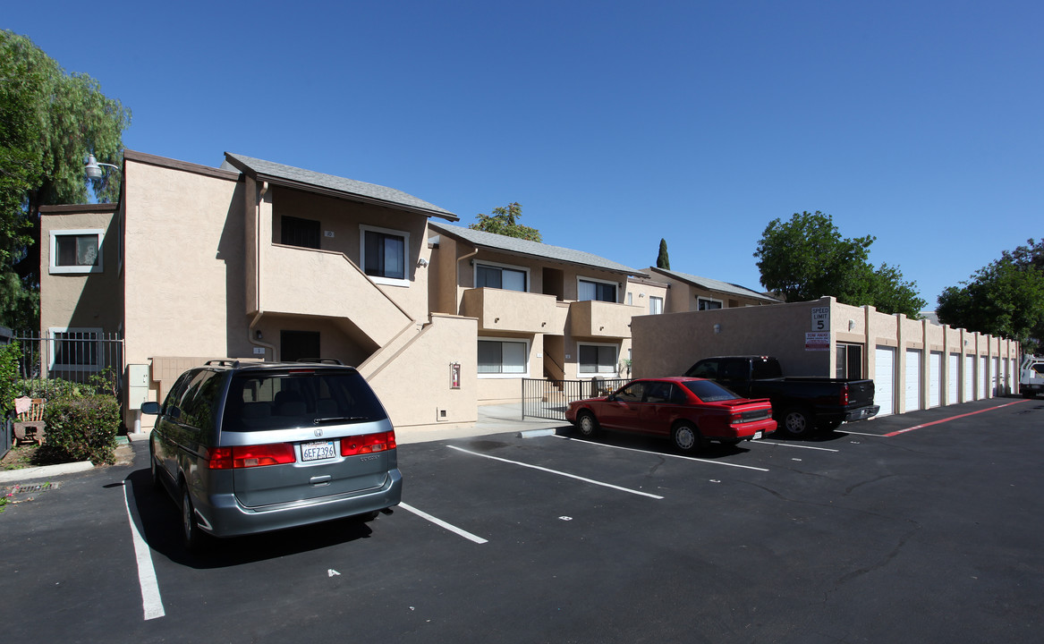 Lincoln 25 in El Cajon, CA - Building Photo