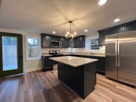 1208 Gay St in Dandridge, TN - Building Photo