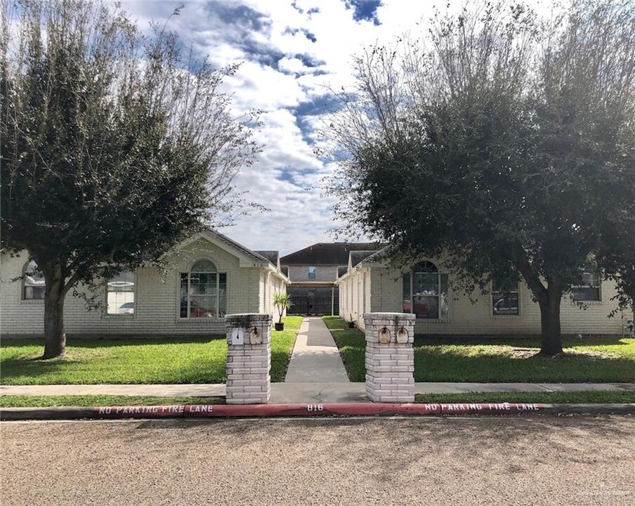 816 N Cross Ln-Unit -1 in Edinburg, TX - Foto de edificio