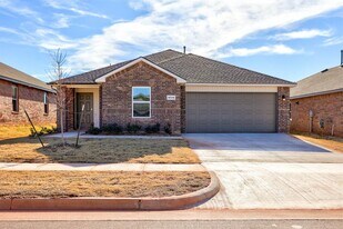 10516 SW 41st St in Mustang, OK - Building Photo