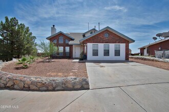 11726 Stone Castle Dr in El Paso, TX - Building Photo - Building Photo