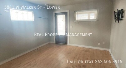 5841 W Walker St in West Allis, WI - Foto de edificio - Building Photo