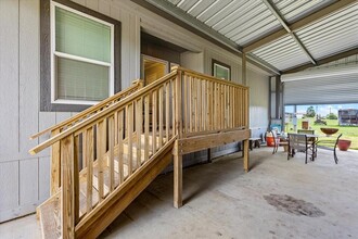 123 Thresher Fish Ln in Palacios, TX - Foto de edificio - Building Photo