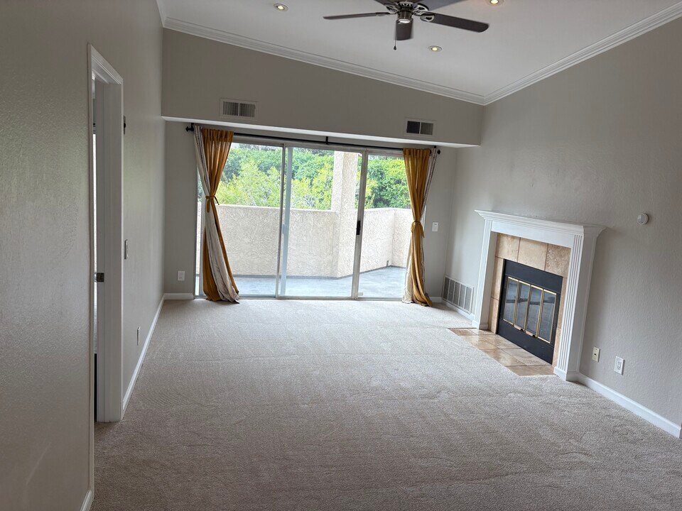 7287 Camino Degrazia, Unit 10 in San Diego, CA - Foto de edificio